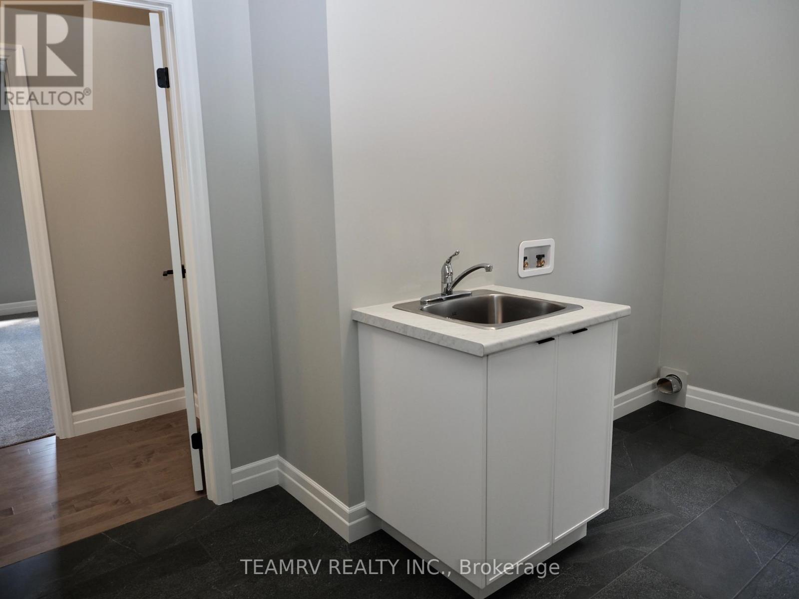 11 Sycamore Drive, Tillsonburg, Ontario  N4G 5S3 - Photo 14 - X12983488