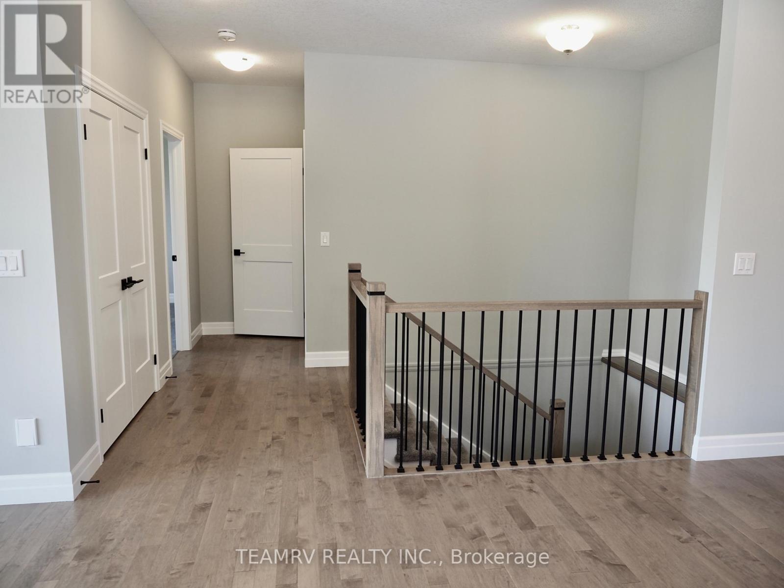 11 Sycamore Drive, Tillsonburg, Ontario  N4G 5S3 - Photo 5 - X12983488