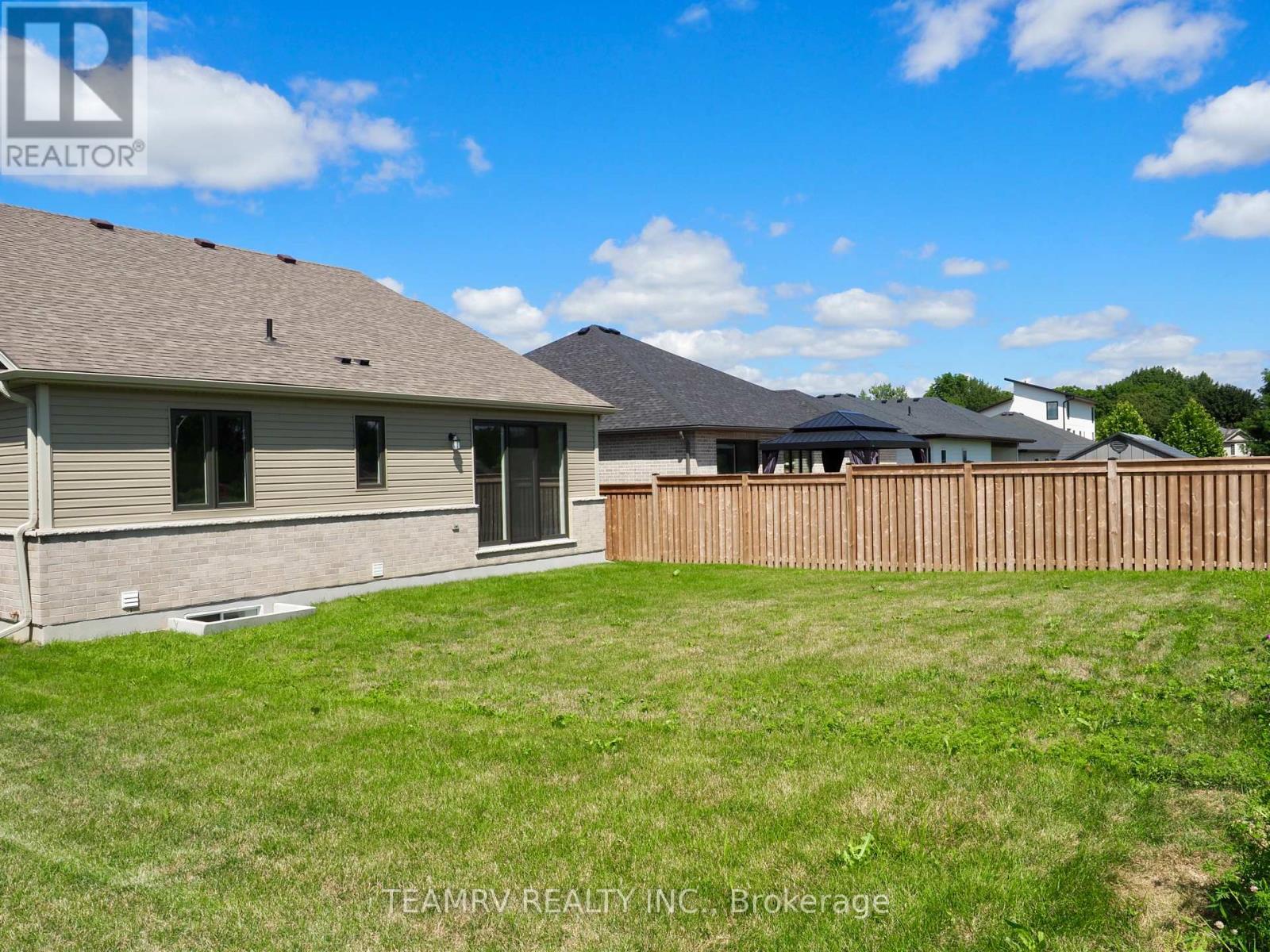 11 Sycamore Drive, Tillsonburg, Ontario  N4G 5S3 - Photo 18 - X12983488