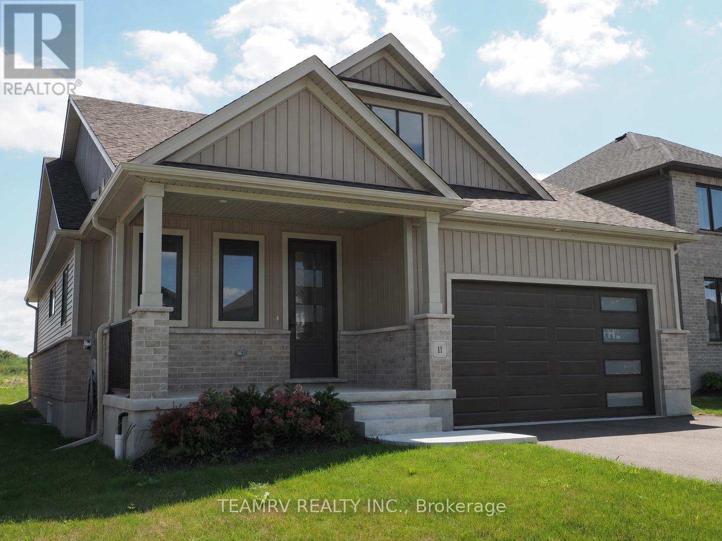11 Sycamore Drive, Tillsonburg, Ontario  N4G 5S3 - Photo 2 - X12983488