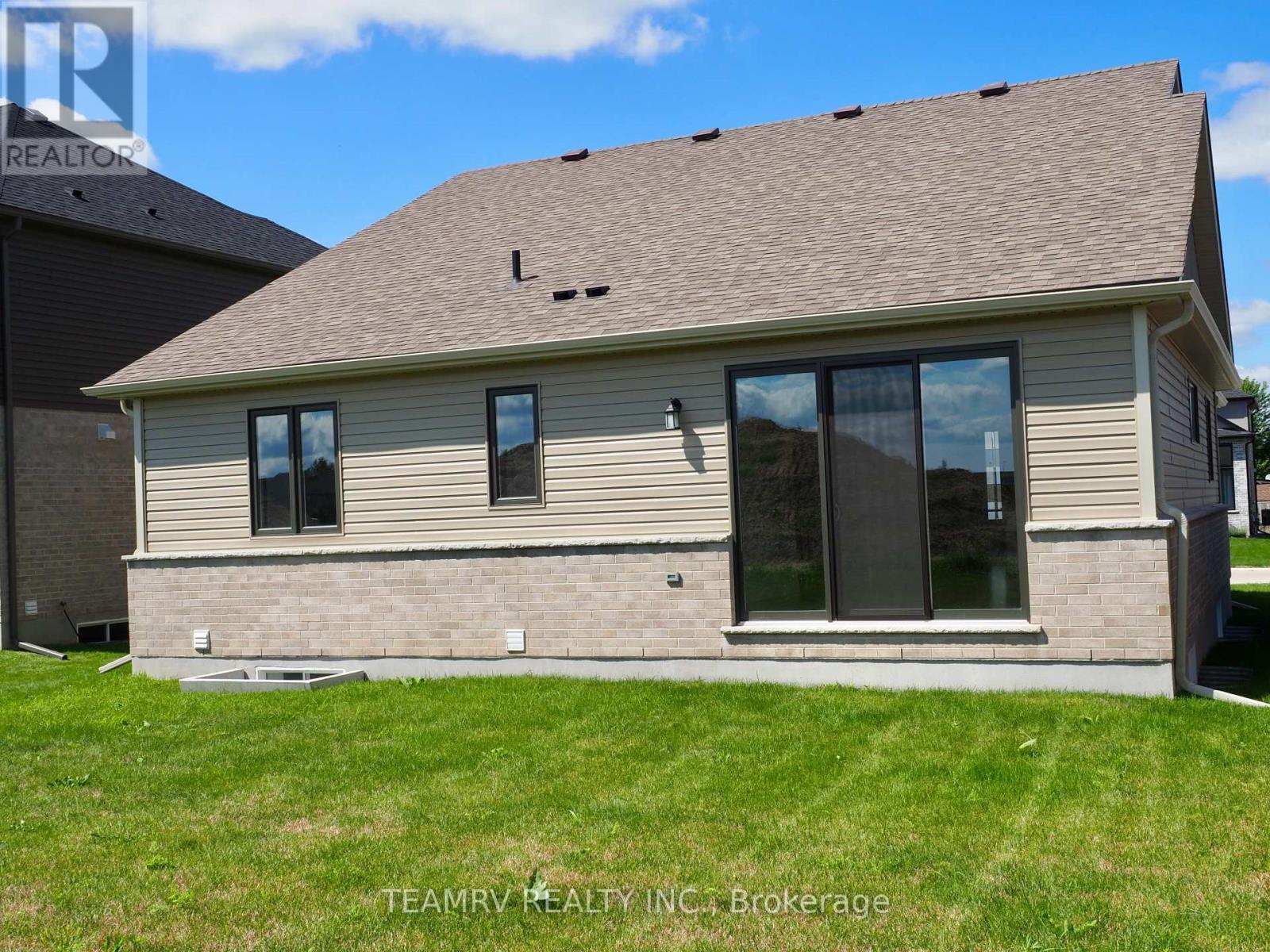 11 Sycamore Drive, Tillsonburg, Ontario  N4G 5S3 - Photo 19 - X12983488