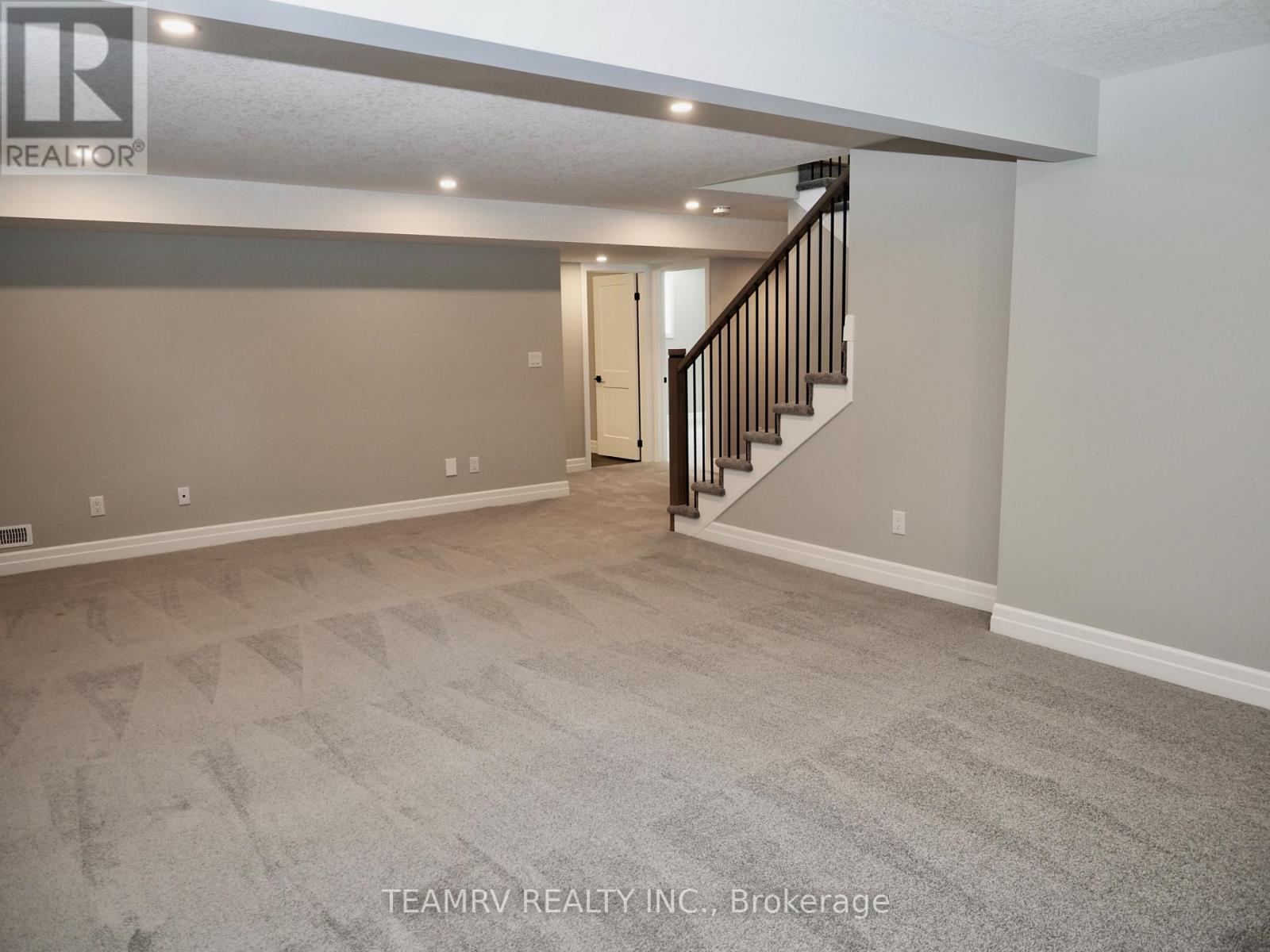 11 Sycamore Drive, Tillsonburg, Ontario  N4G 5S3 - Photo 15 - X12983488