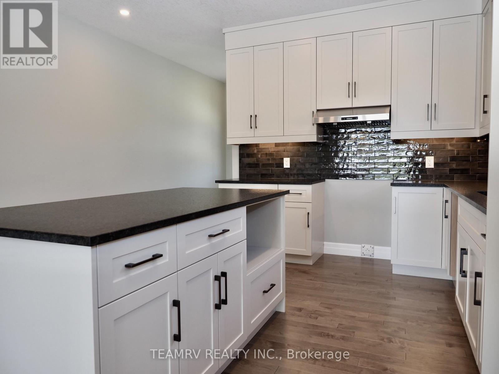11 Sycamore Drive, Tillsonburg, Ontario  N4G 5S3 - Photo 3 - X12983488