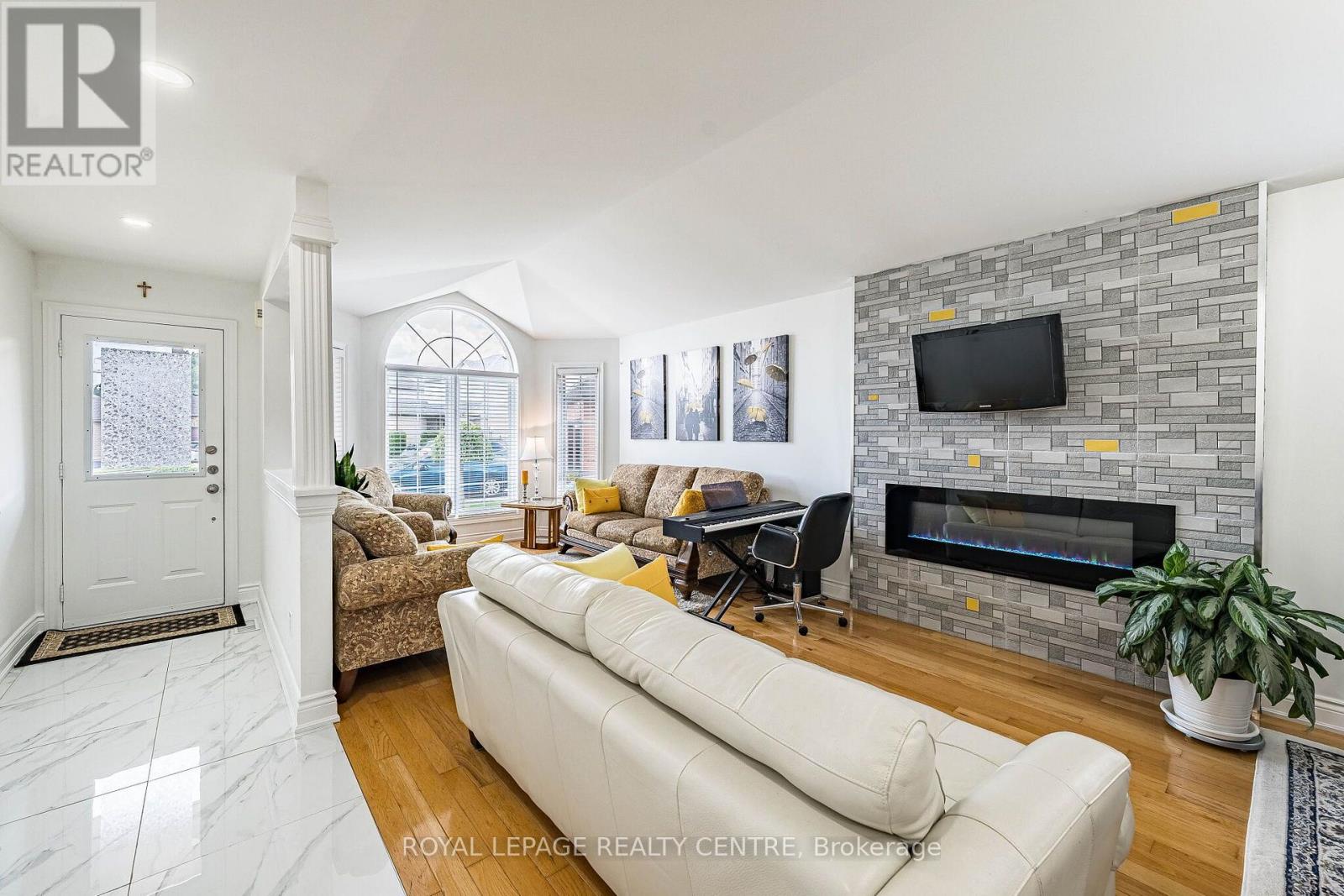 3 Vineberg Drive, Hamilton, Ontario L9B 2P6 - Photo 2 - X13703544