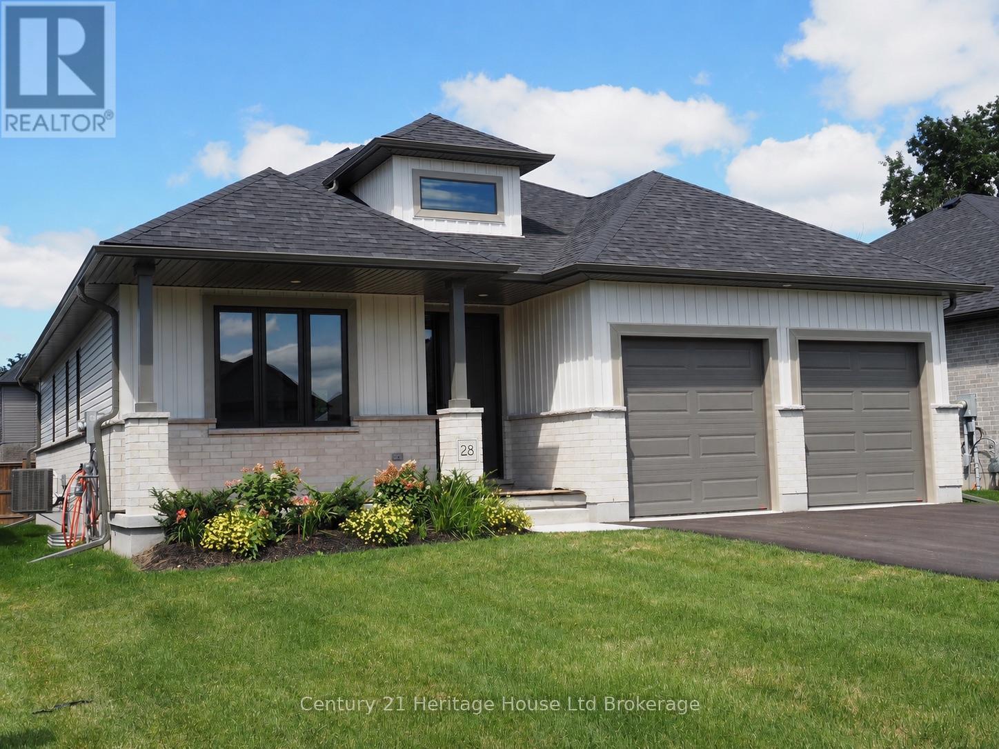 28 Sycamore Drive, Tillsonburg, Ontario  N4G 5R9 - Photo 2 - X13485520