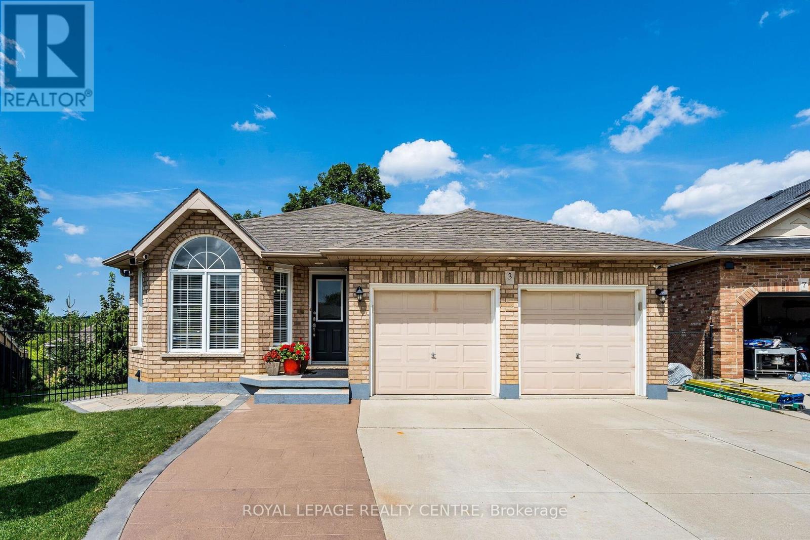 3 Vineberg Drive, Hamilton, Ontario  L9B 2P6 - Photo 2 - X13703544