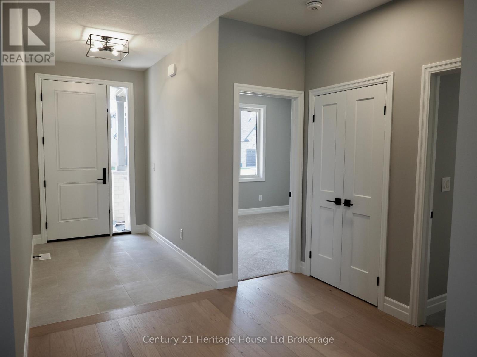 28 Sycamore Drive, Tillsonburg, Ontario  N4G 5R9 - Photo 3 - X13485520