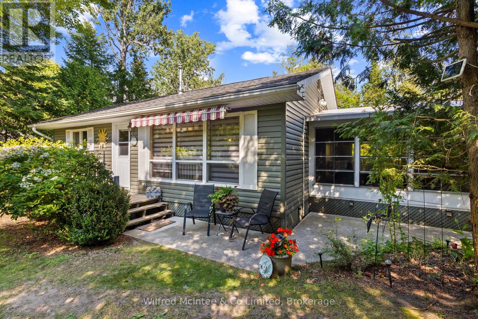 32 Mohawk Drive, South Bruce Peninsula, Ontario  N0H 2L0 - Photo 2 - X13703938