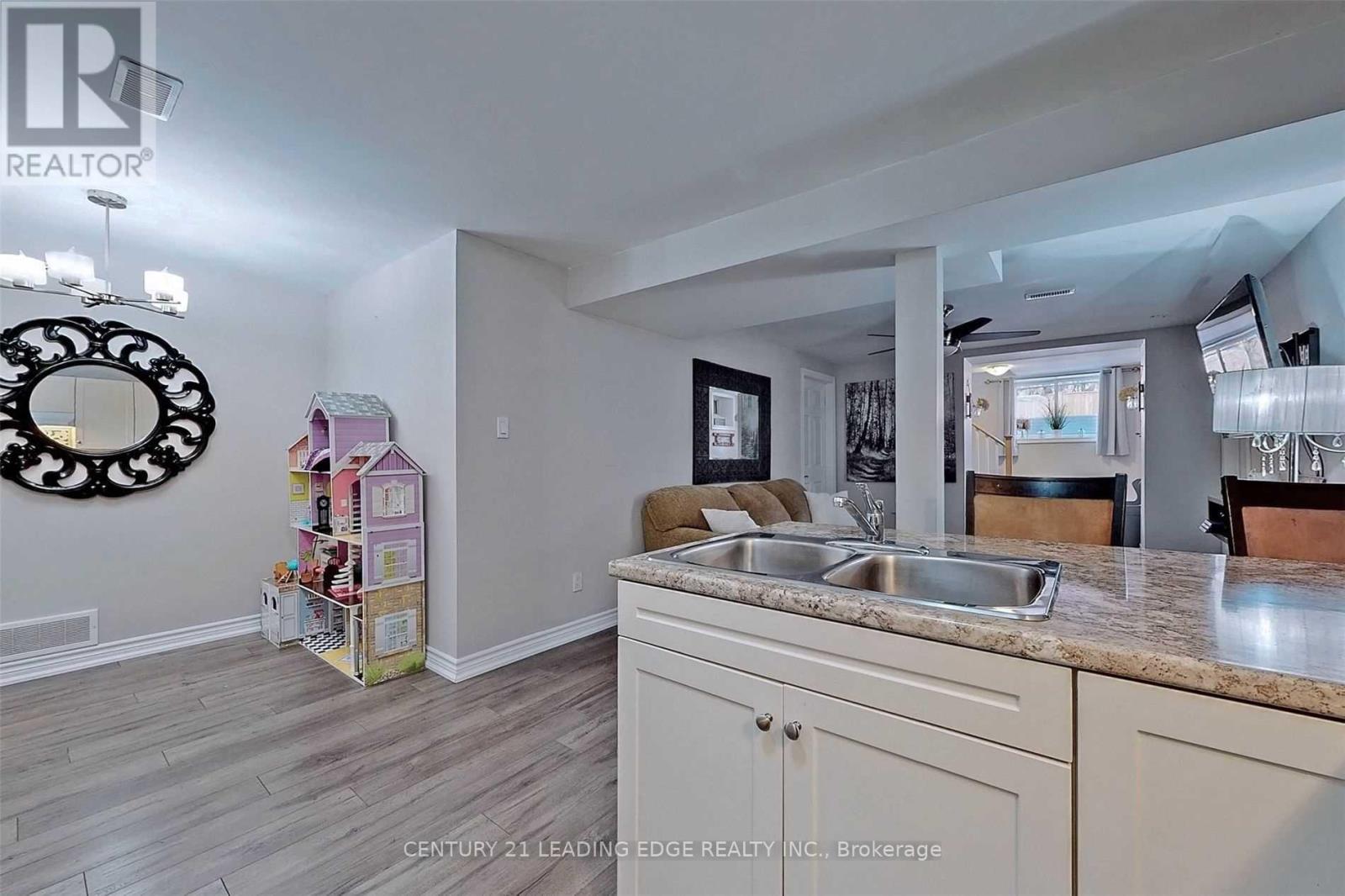 308 Elgin Street W, Oshawa, Ontario  L1J 2P3 - Photo 4 - E13703996