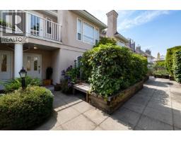 109 225 E 6TH STREET, North Vancouver, British Columbia