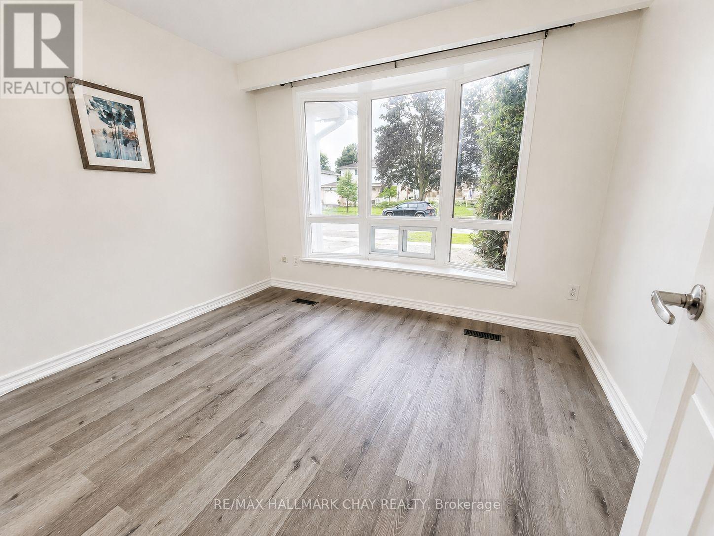 Upper - 88 B Bernick Drive, Barrie, Ontario L4M 2V6 - Photo 10 - S13703986
