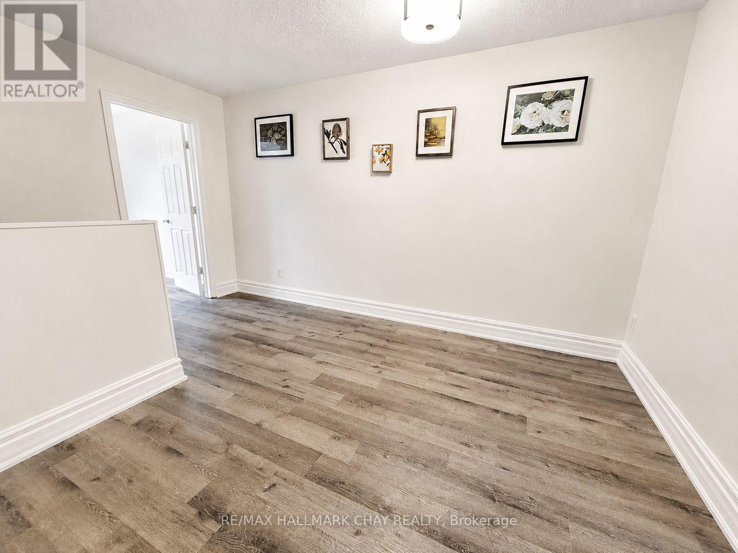 Upper - 88 B Bernick Drive, Barrie, Ontario L4M 2V6 - Photo 11 - S13703986