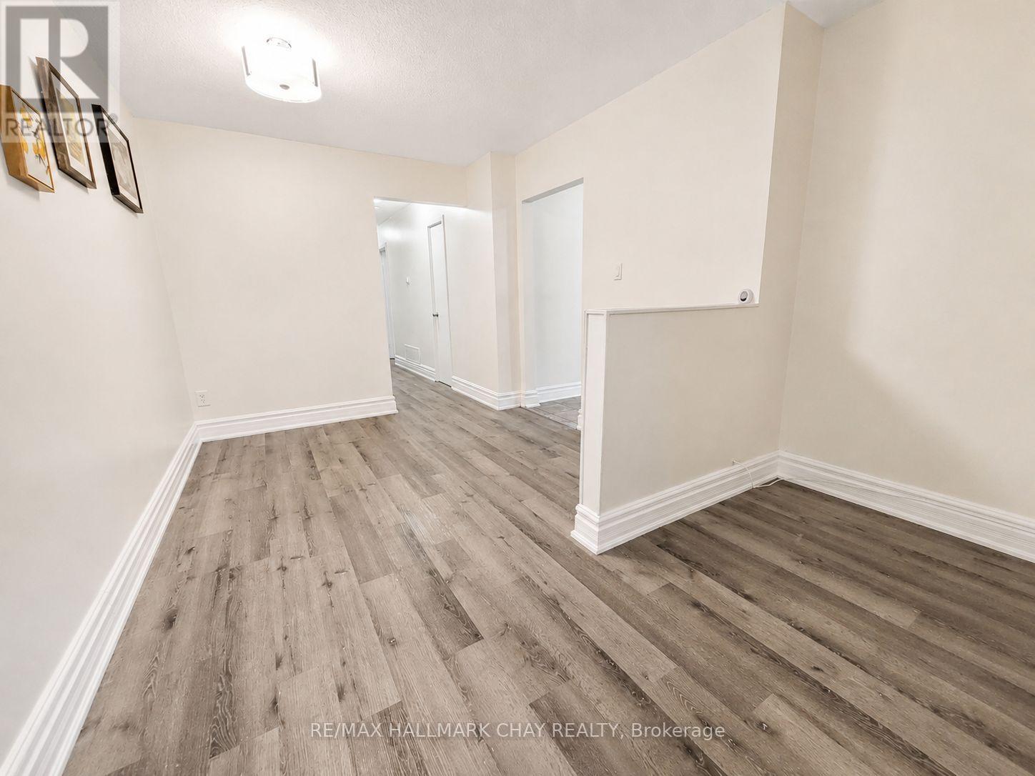 Upper - 88 B Bernick Drive, Barrie, Ontario L4M 2V6 - Photo 12 - S13703986