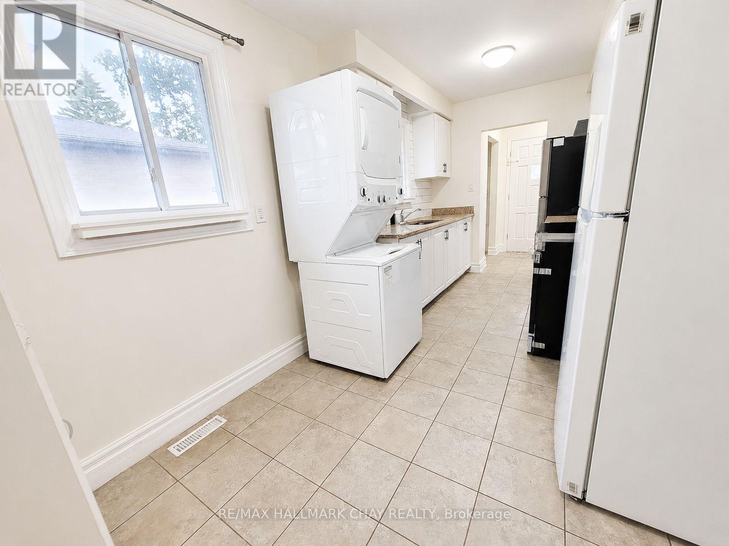 Upper - 88 B Bernick Drive, Barrie, Ontario L4M 2V6 - Photo 14 - S13703986