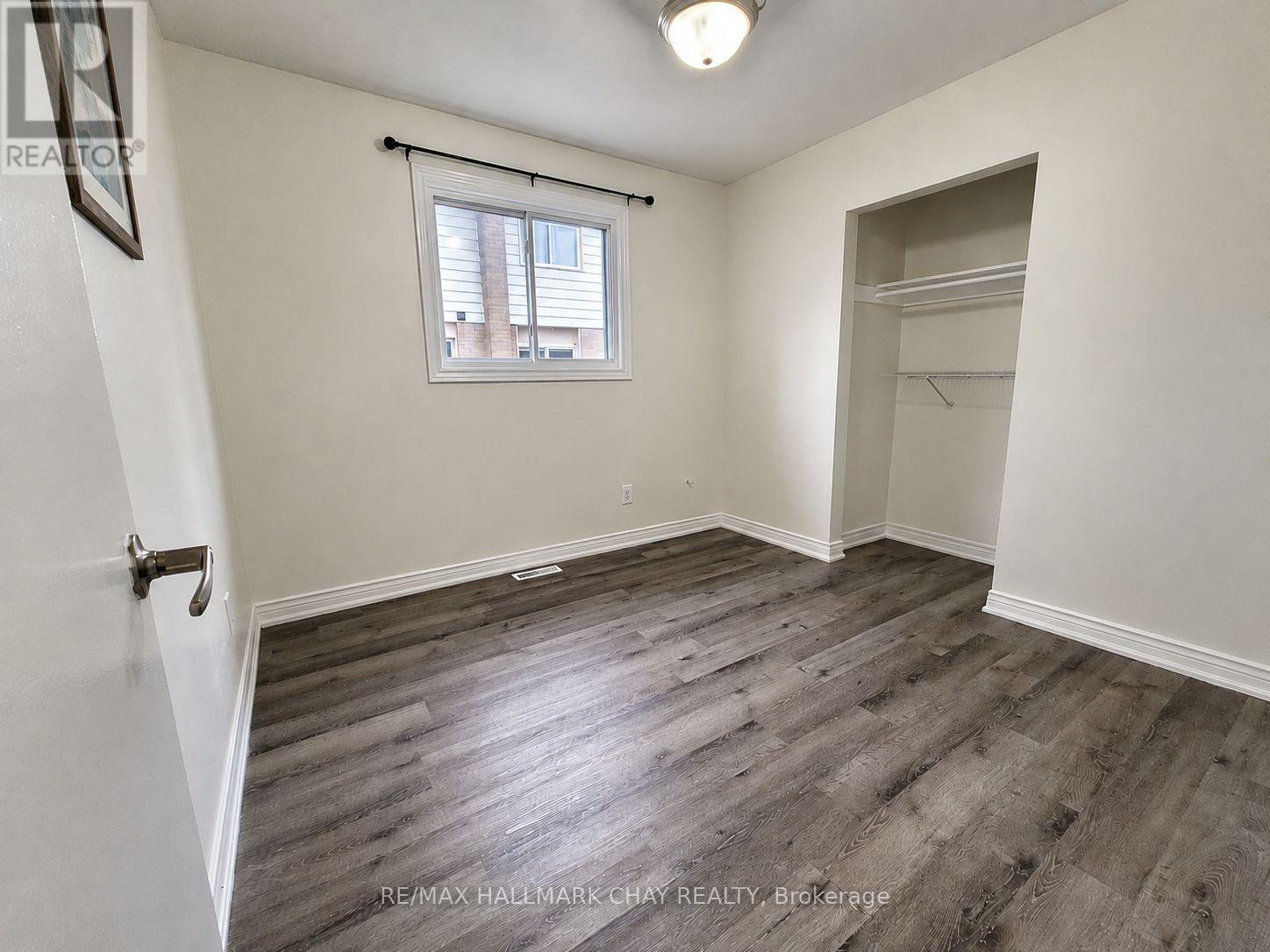 Upper - 88 B Bernick Drive, Barrie, Ontario L4M 2V6 - Photo 6 - S13703986