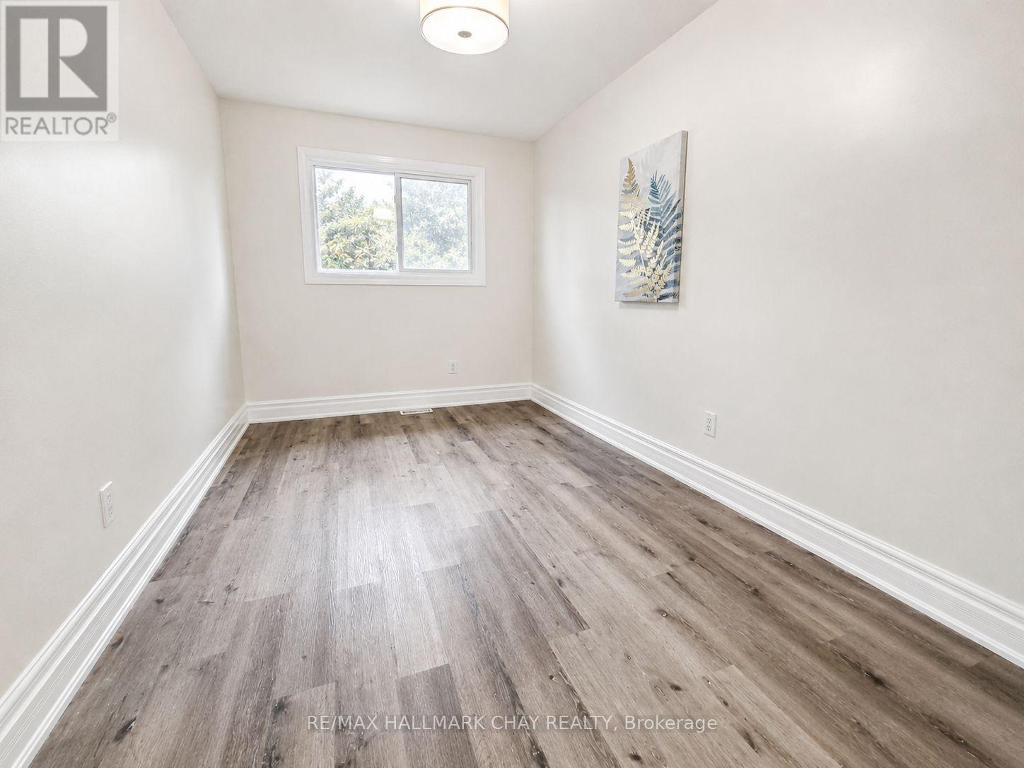 Upper - 88 B Bernick Drive, Barrie, Ontario L4M 2V6 - Photo 7 - S13703986