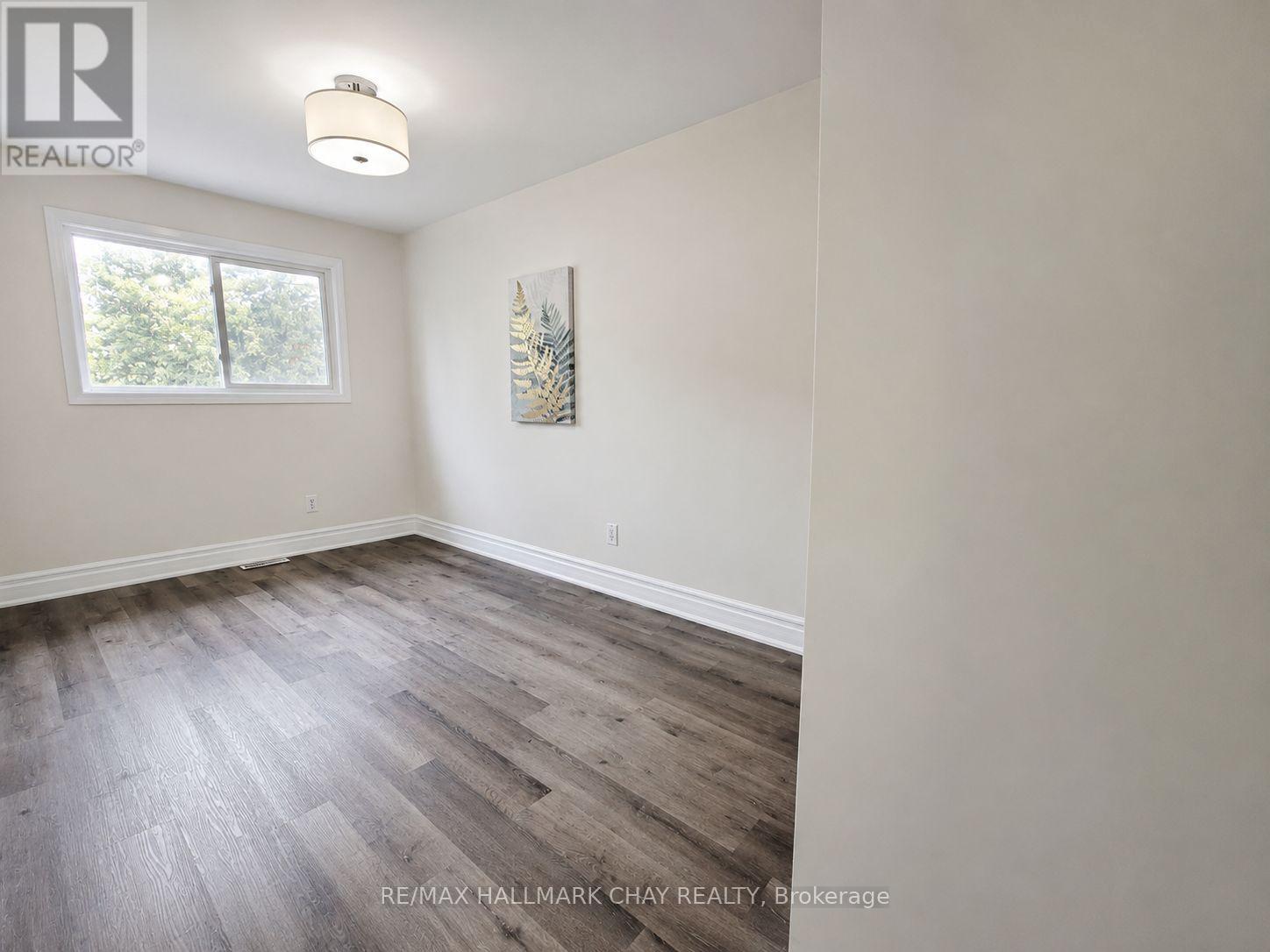 Upper - 88 B Bernick Drive, Barrie, Ontario L4M 2V6 - Photo 8 - S13703986