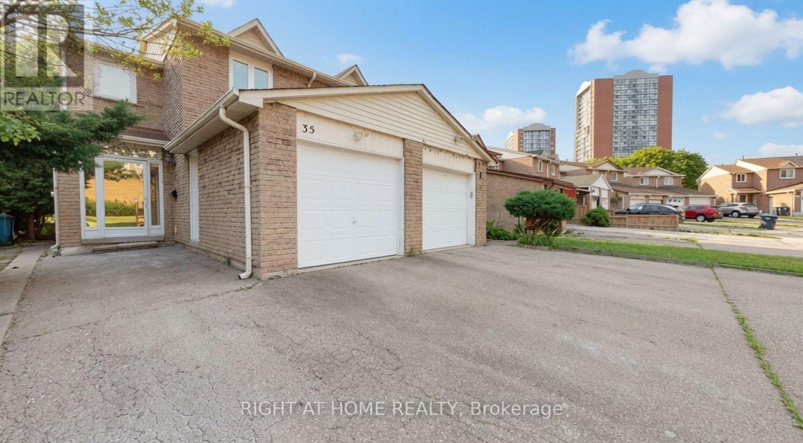 35 Chalfield Lane, Mississauga, Ontario  L4Z 1K8 - Photo 3 - W13703994