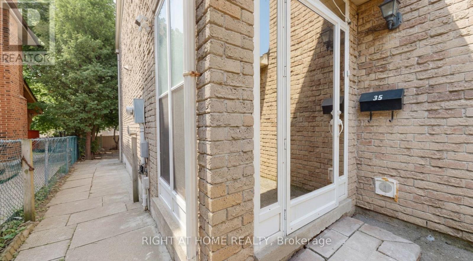 35 Chalfield Lane, Mississauga, Ontario  L4Z 1K8 - Photo 8 - W13703994