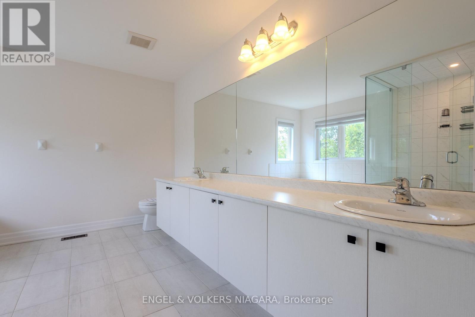 9218 White Oak Avenue, Niagara Falls, Ontario  L2G 0E9 - Photo 12 - X13703950