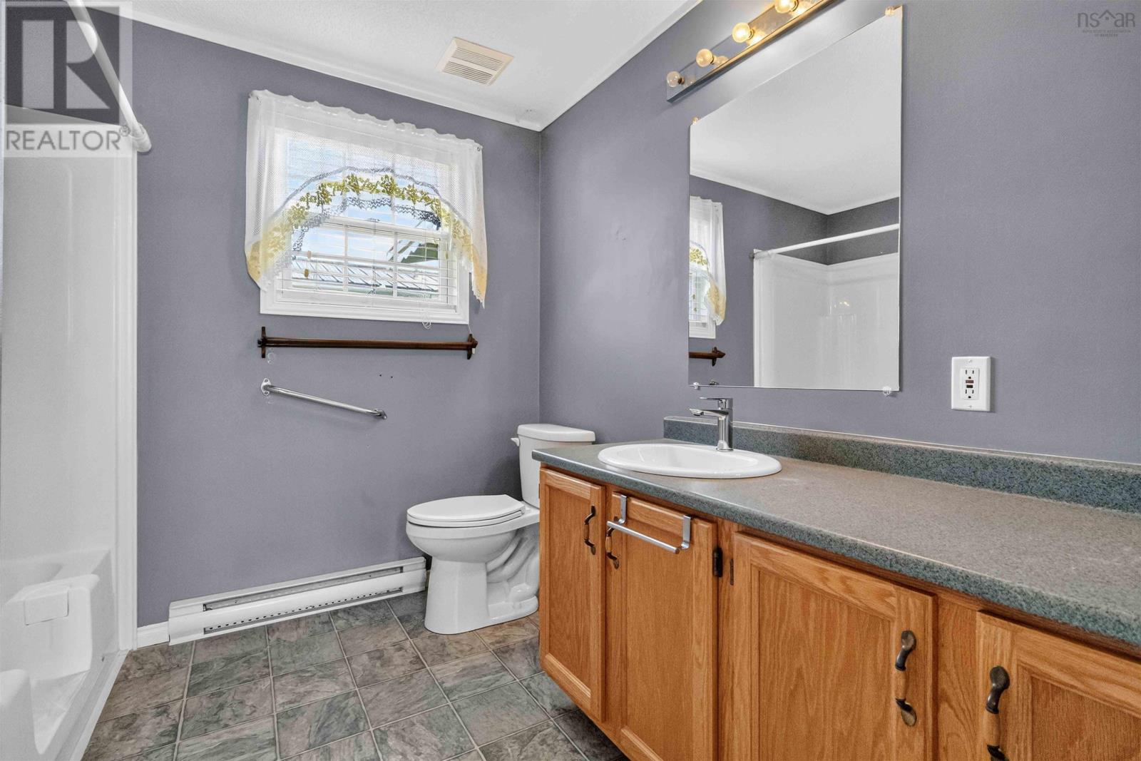 109 Sherbrooke Avenue, Bridgewater, Nova Scotia  B4V 4E9 - Photo 33 - 202620479