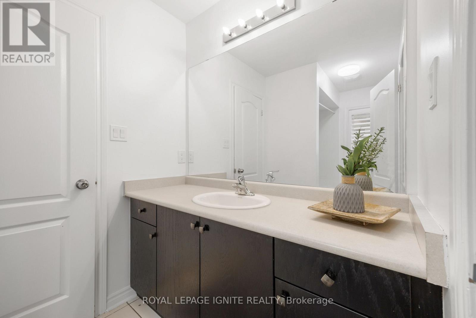 1 Morningstar Avenue, Whitby, Ontario  L1R 0P2 - Photo 8 - E13704048