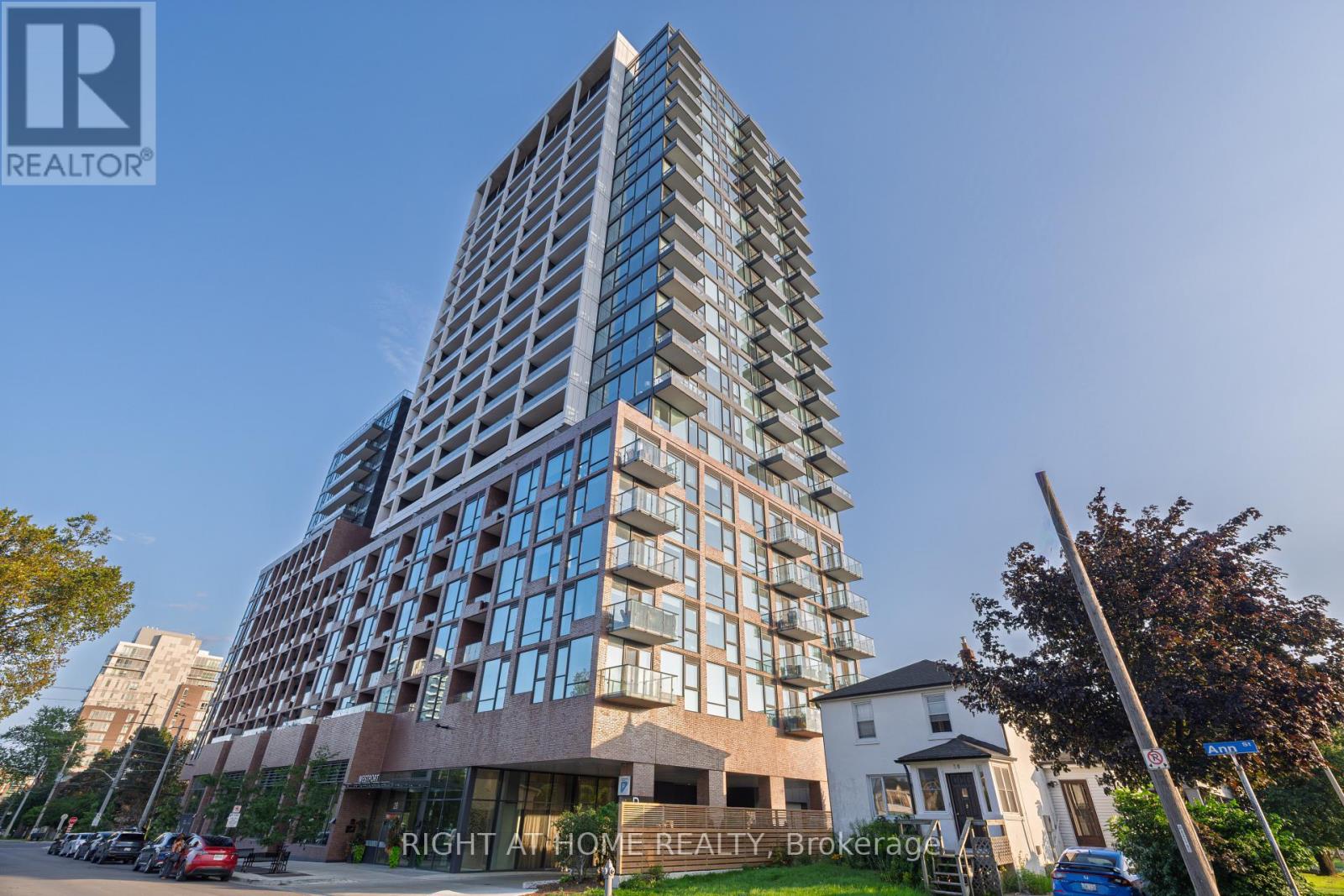 1204 - 28 Ann Street, Mississauga, Ontario  L5G 0E1 - Photo 2 - W13694632