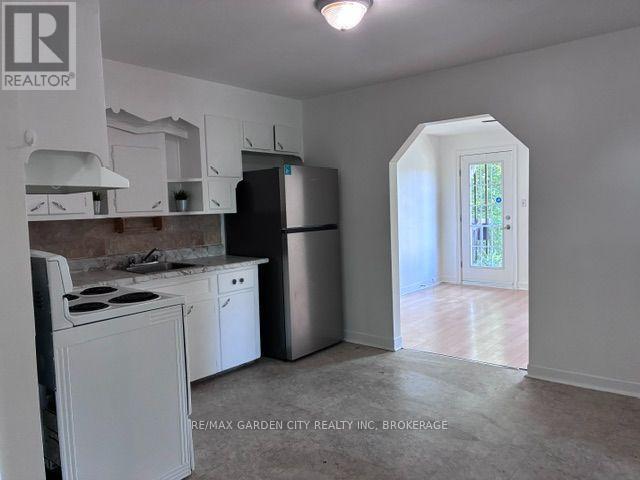 1 - 131 Lyons Avenue, Welland, Ontario  L3B 1M3 - Photo 2 - X13688230