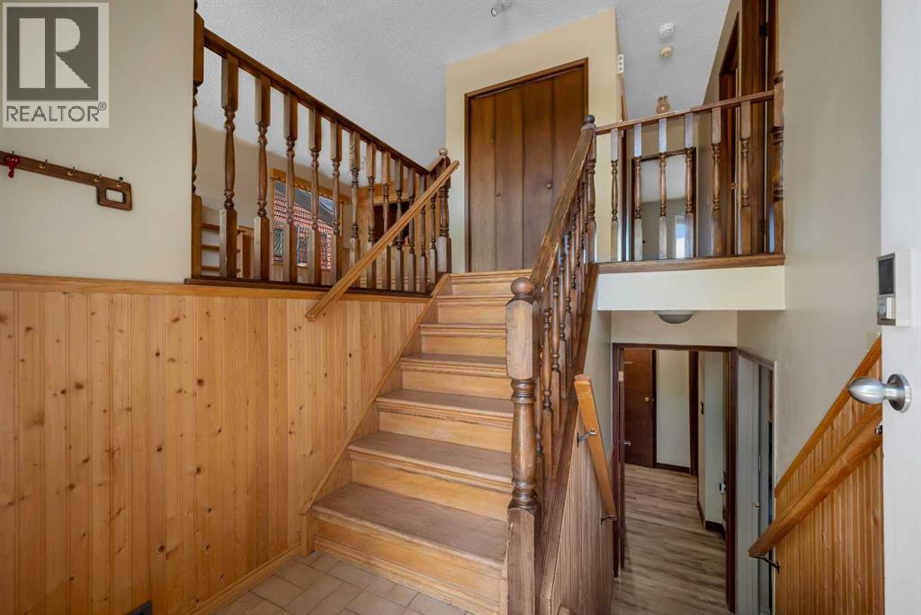 124 Macewan Drive NW, Calgary, Alberta  T3K 2P7 - Photo 3 - A2338025