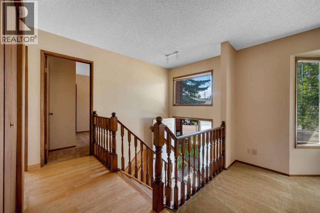 124 Macewan Drive NW, Calgary, Alberta  T3K 2P7 - Photo 4 - A2338025
