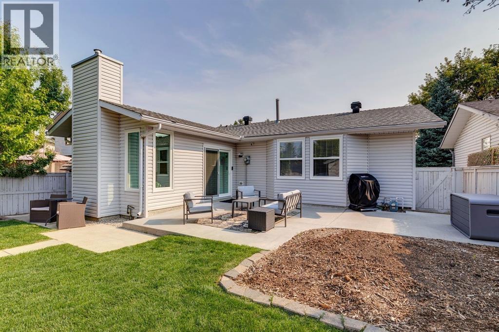 92 Woodford Drive SW, Calgary, Alberta  T2W 4C3 - Photo 5 - A2339414