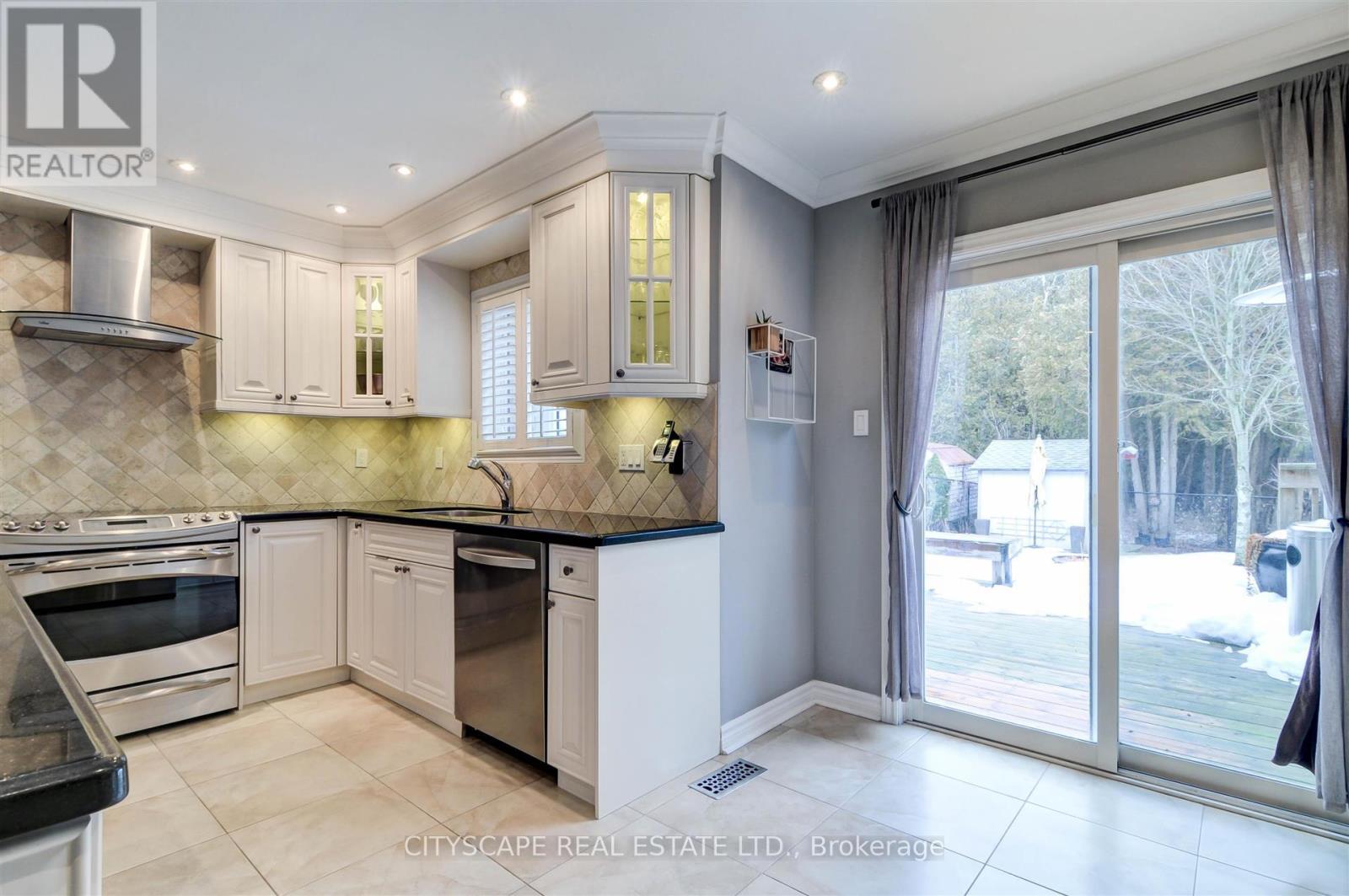 353 Sparrow Circle, Pickering, Ontario  L1V 7E6 - Photo 12 - E13704080