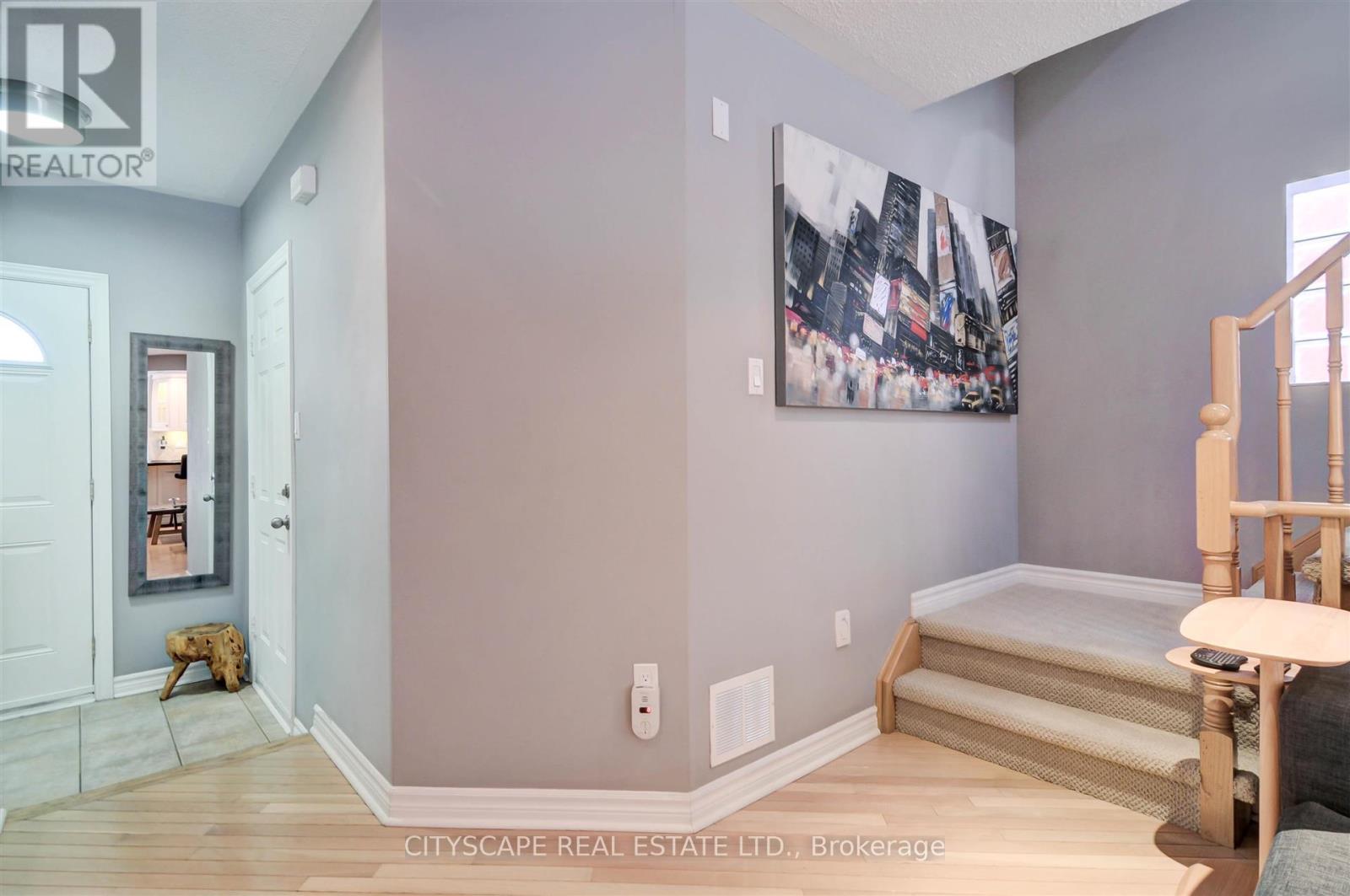 353 Sparrow Circle, Pickering, Ontario  L1V 7E6 - Photo 2 - E13704080