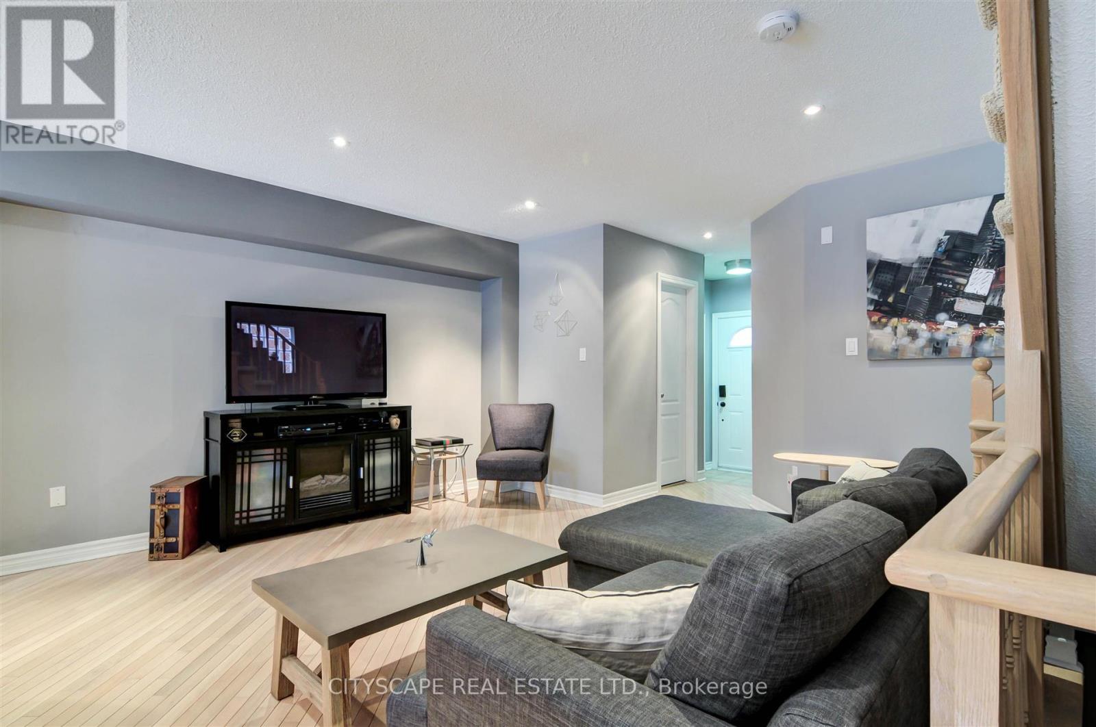 353 Sparrow Circle, Pickering, Ontario  L1V 7E6 - Photo 6 - E13704080