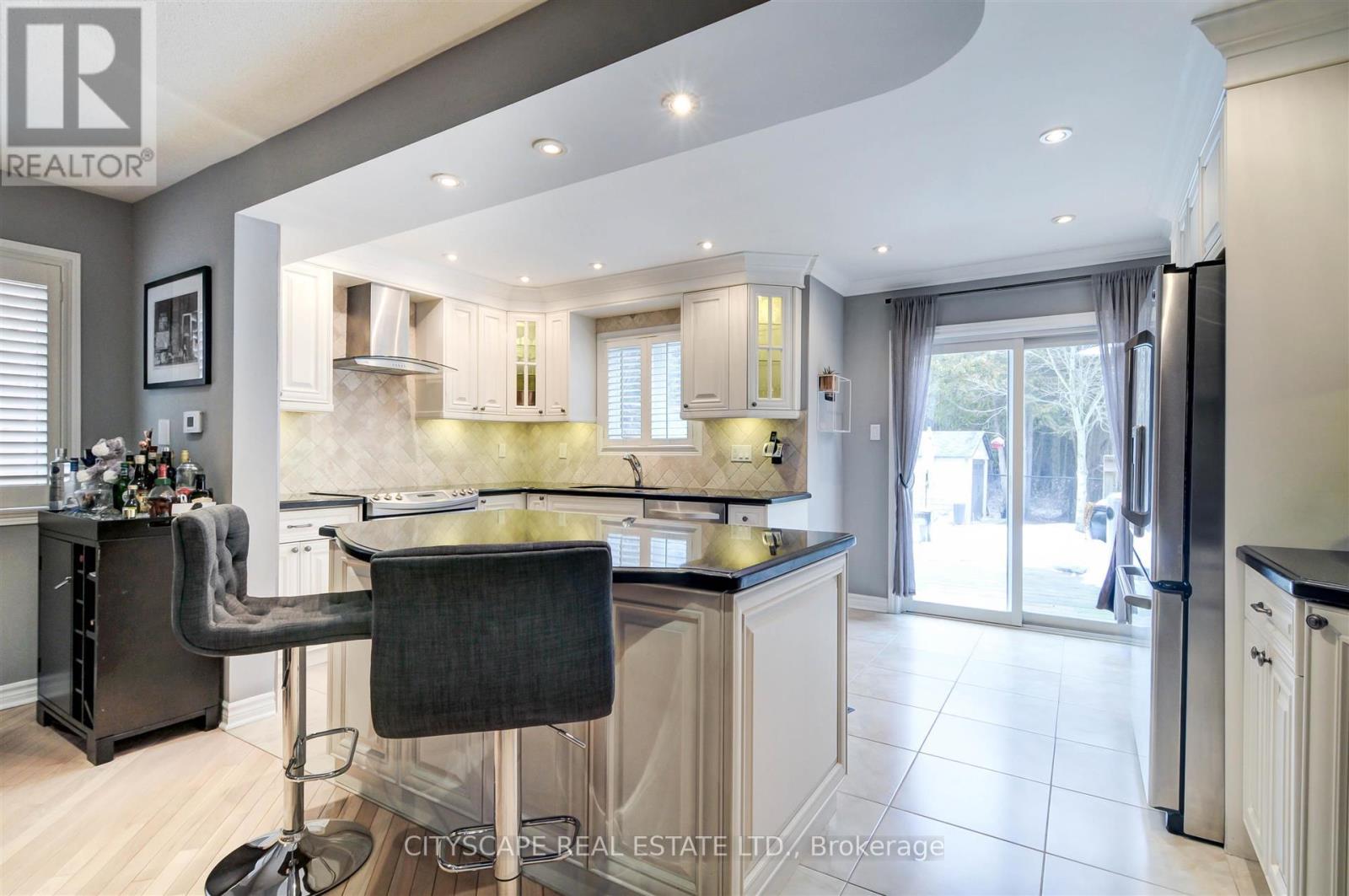 353 Sparrow Circle, Pickering, Ontario  L1V 7E6 - Photo 7 - E13704080