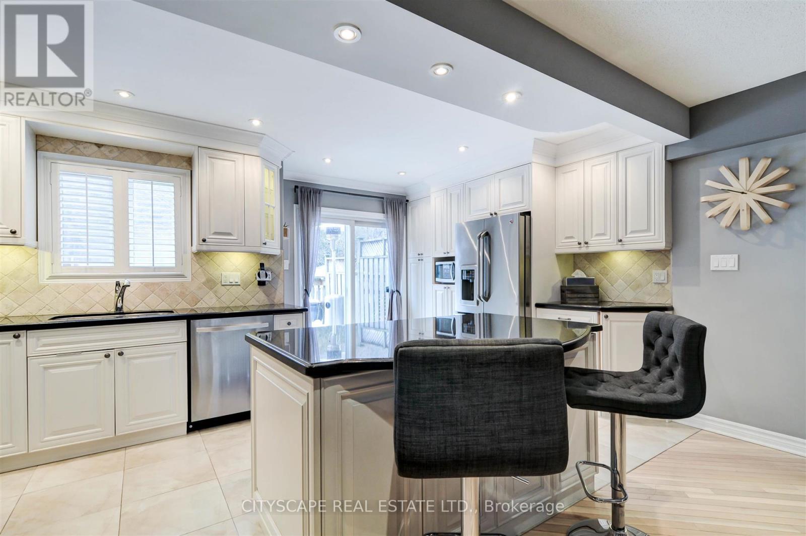 353 Sparrow Circle, Pickering, Ontario  L1V 7E6 - Photo 8 - E13704080