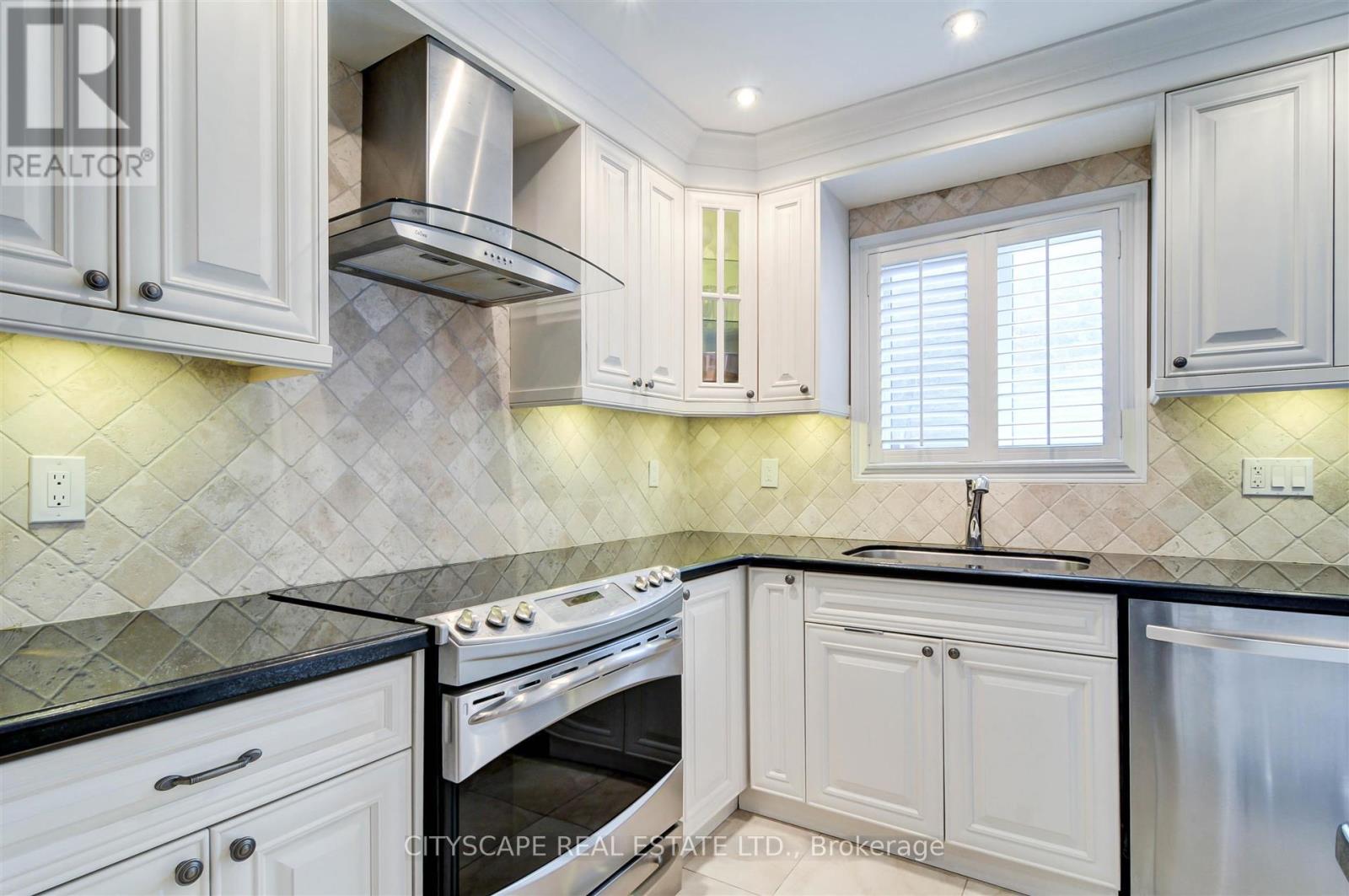 353 Sparrow Circle, Pickering, Ontario  L1V 7E6 - Photo 9 - E13704080