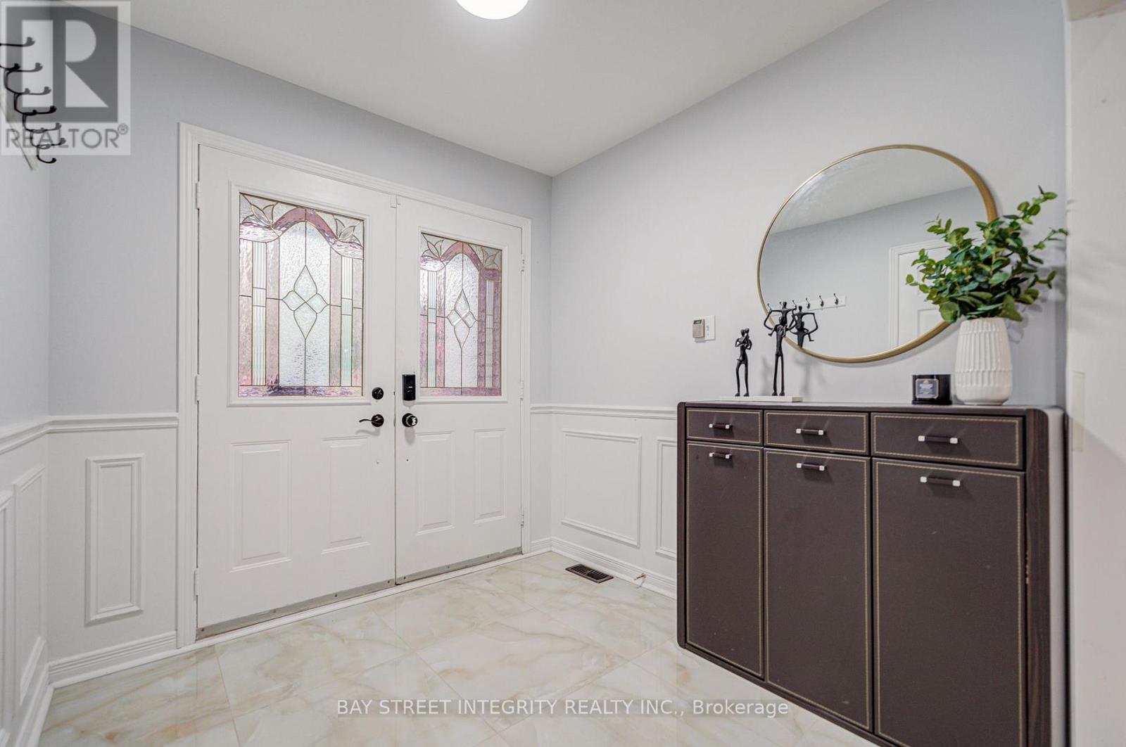 753 College Manor Drive, Newmarket, Ontario L3Y 8G6 - Photo 3 - N13704062