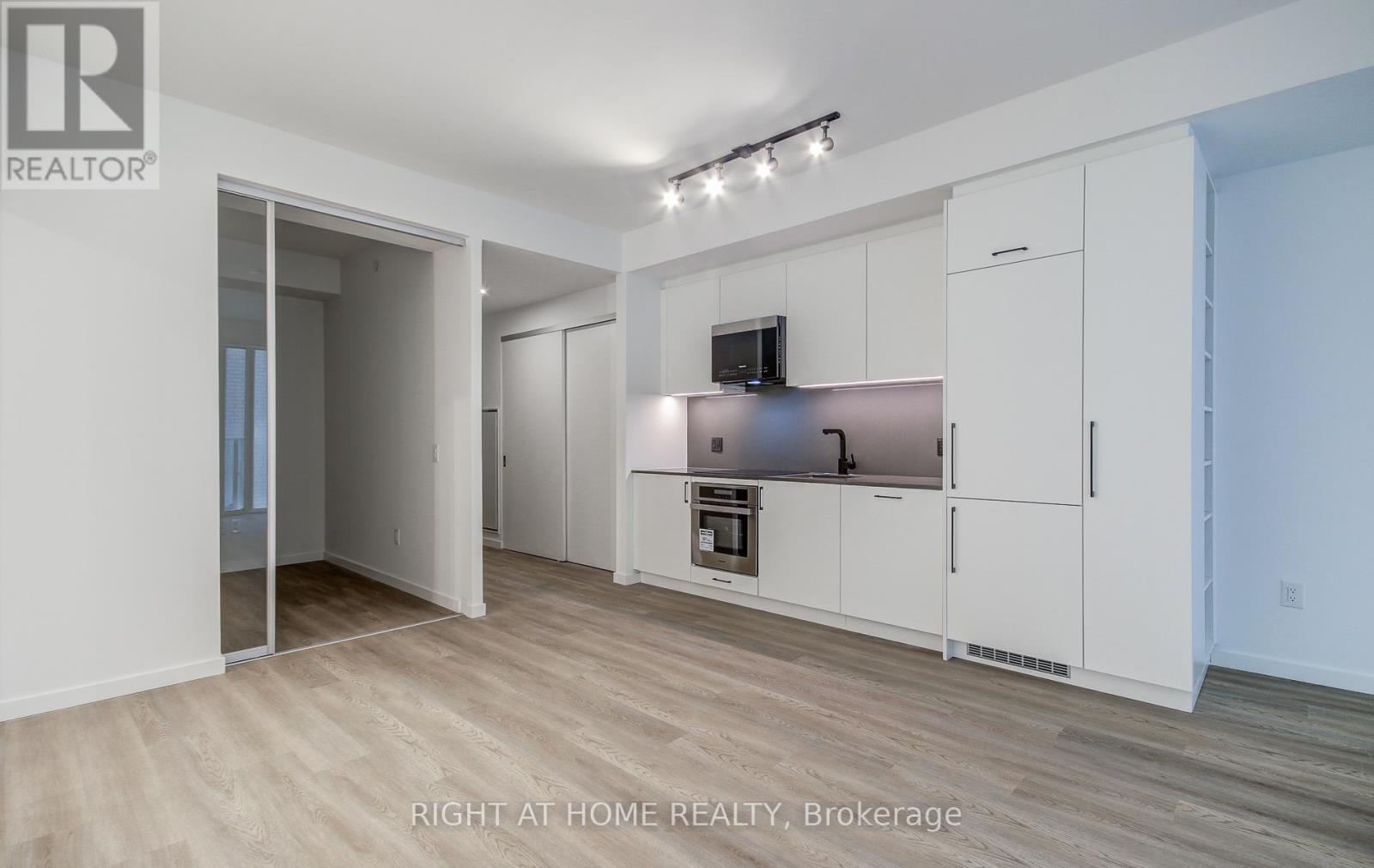 504 - 689 The Queensway, Toronto, Ontario  M8Y 0C8 - Photo 10 - W13704070