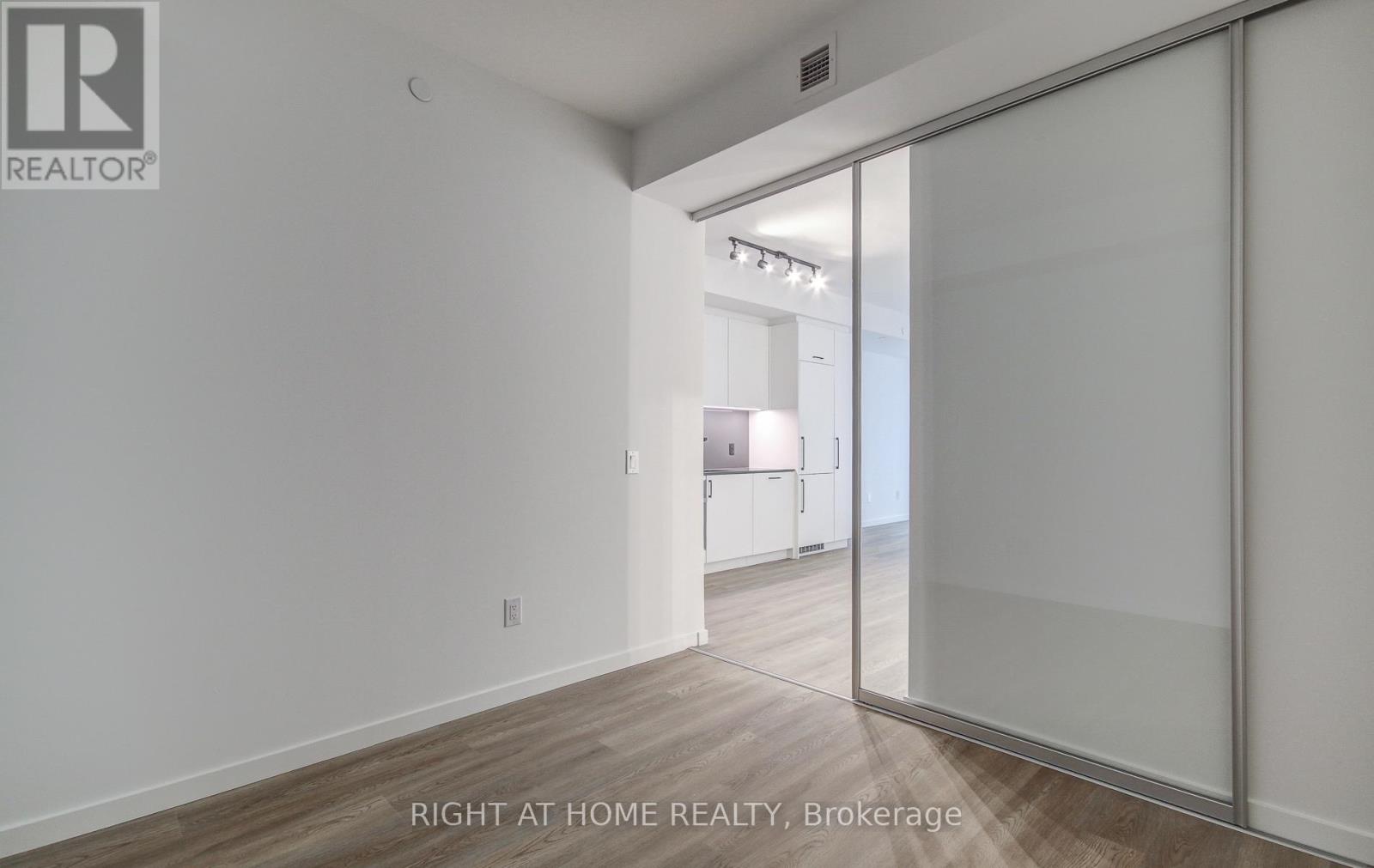 504 - 689 The Queensway, Toronto, Ontario  M8Y 0C8 - Photo 11 - W13704070