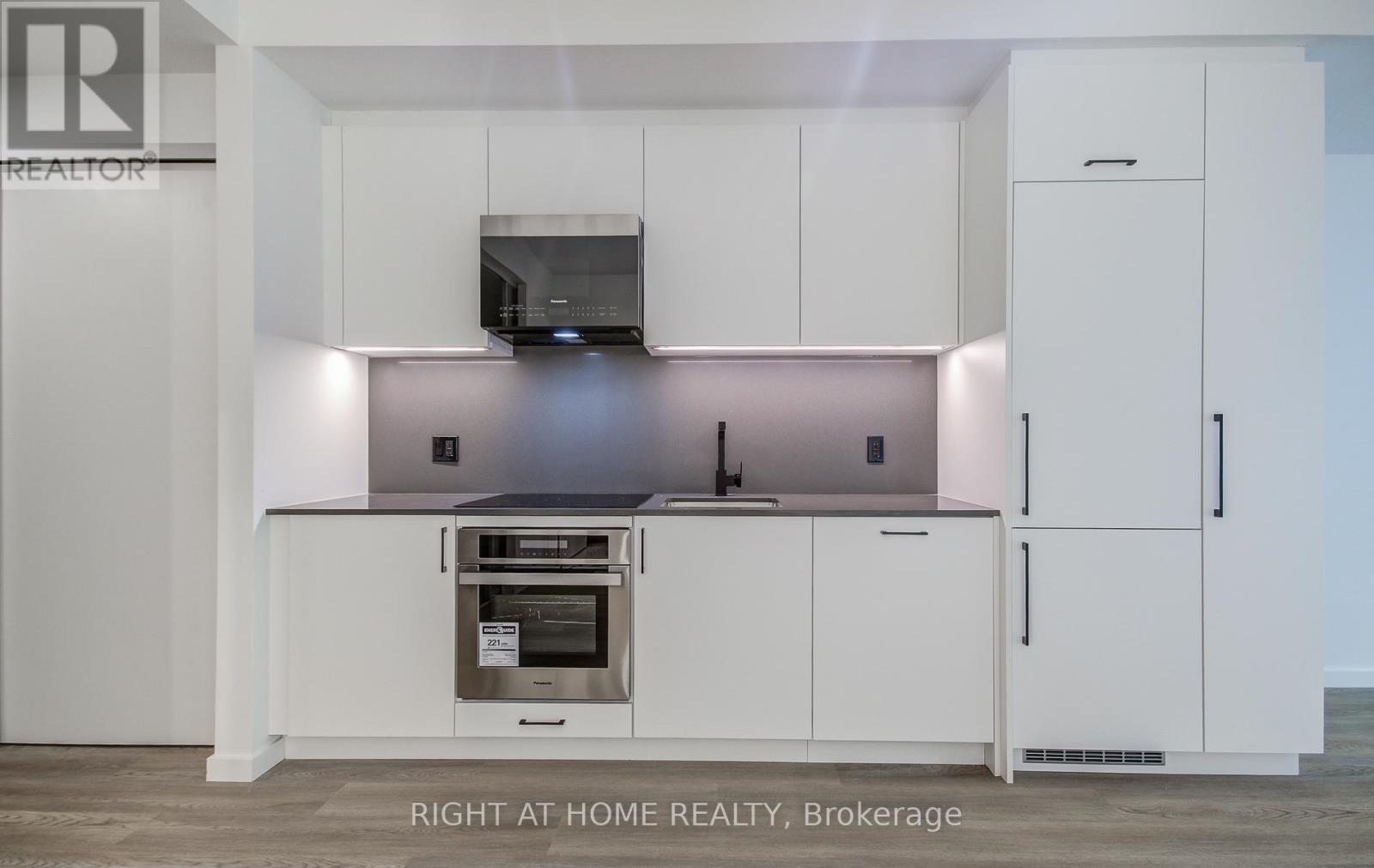 504 - 689 The Queensway, Toronto, Ontario  M8Y 0C8 - Photo 13 - W13704070
