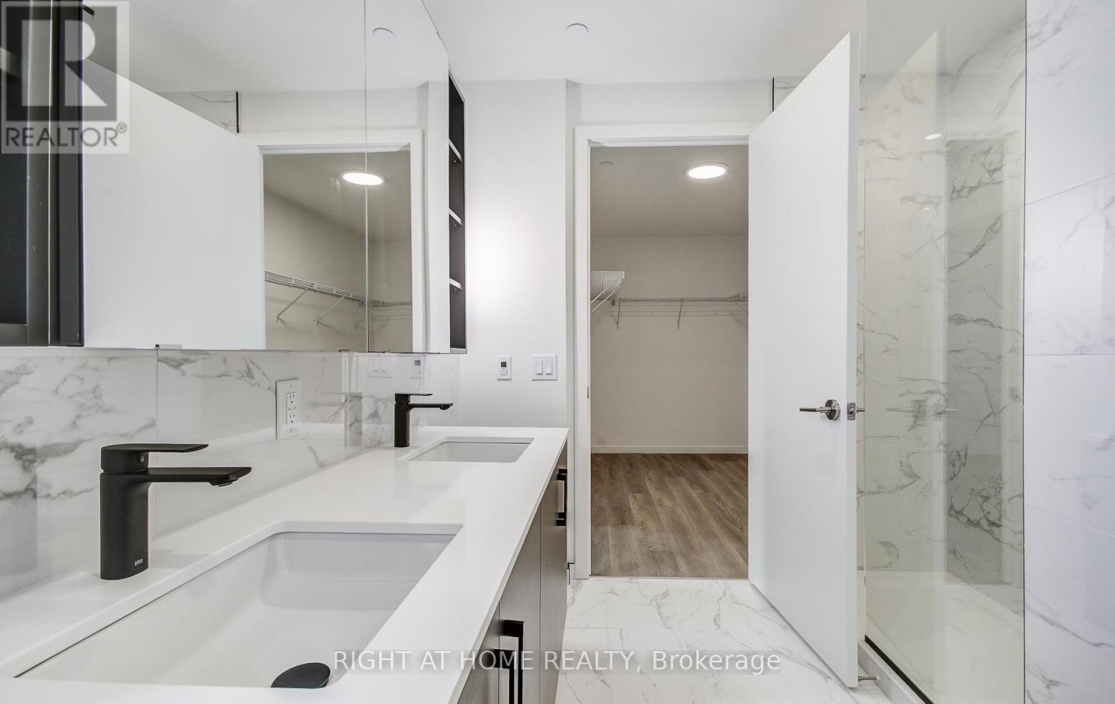 504 - 689 The Queensway, Toronto, Ontario  M8Y 0C8 - Photo 32 - W13704070