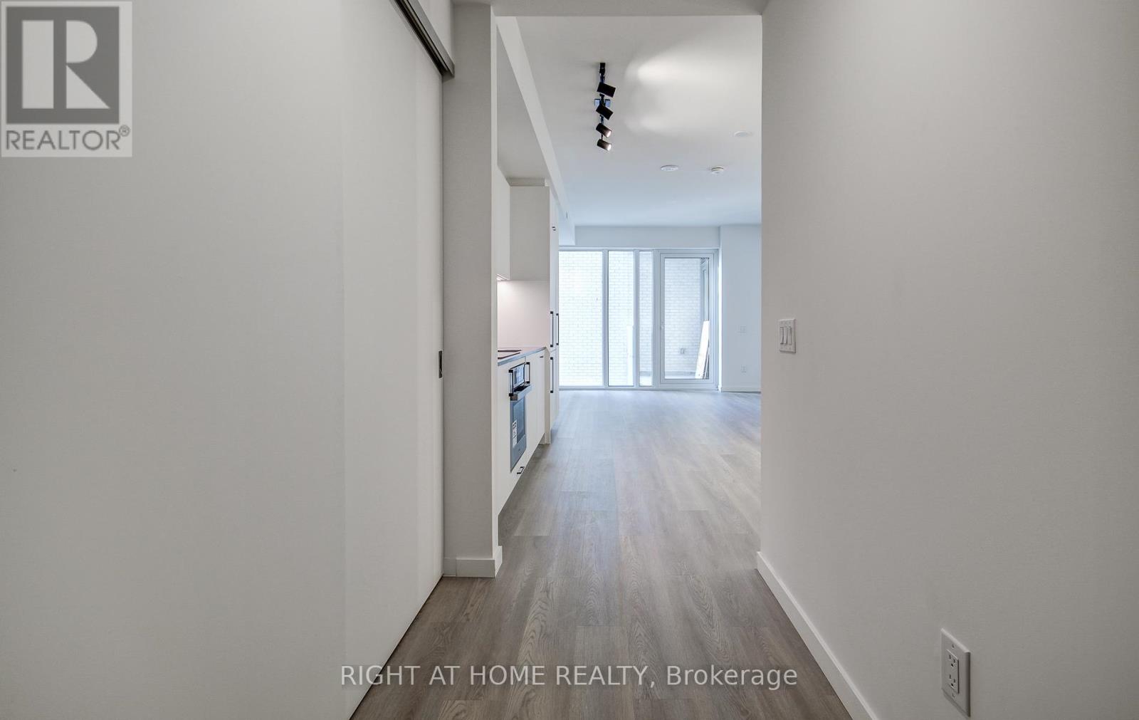 504 - 689 The Queensway, Toronto, Ontario  M8Y 0C8 - Photo 8 - W13704070
