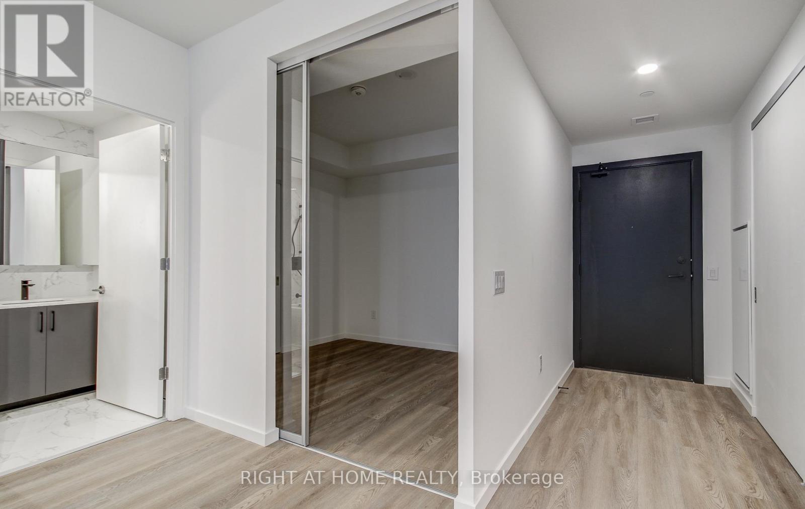 504 - 689 The Queensway, Toronto, Ontario  M8Y 0C8 - Photo 9 - W13704070