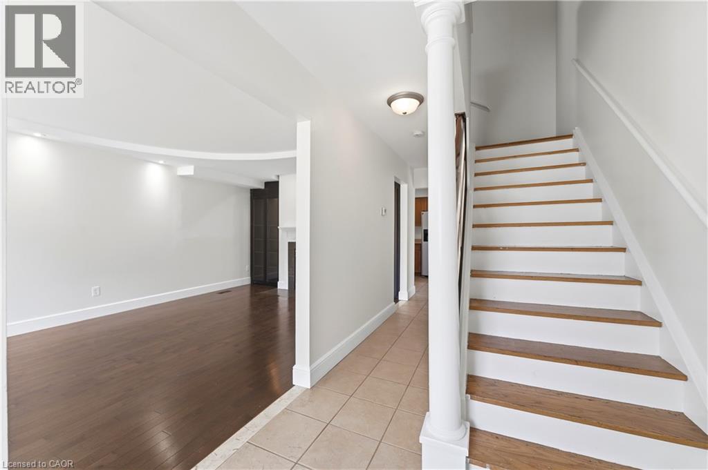 23 Heatherdale Place, Hamilton, Ontario  L9C 6K7 - Photo 5 - 40857661