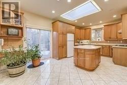 137 Arnold Avenue, Vaughan, Ontario  L4J 1B8 - Photo 3 - N13704136