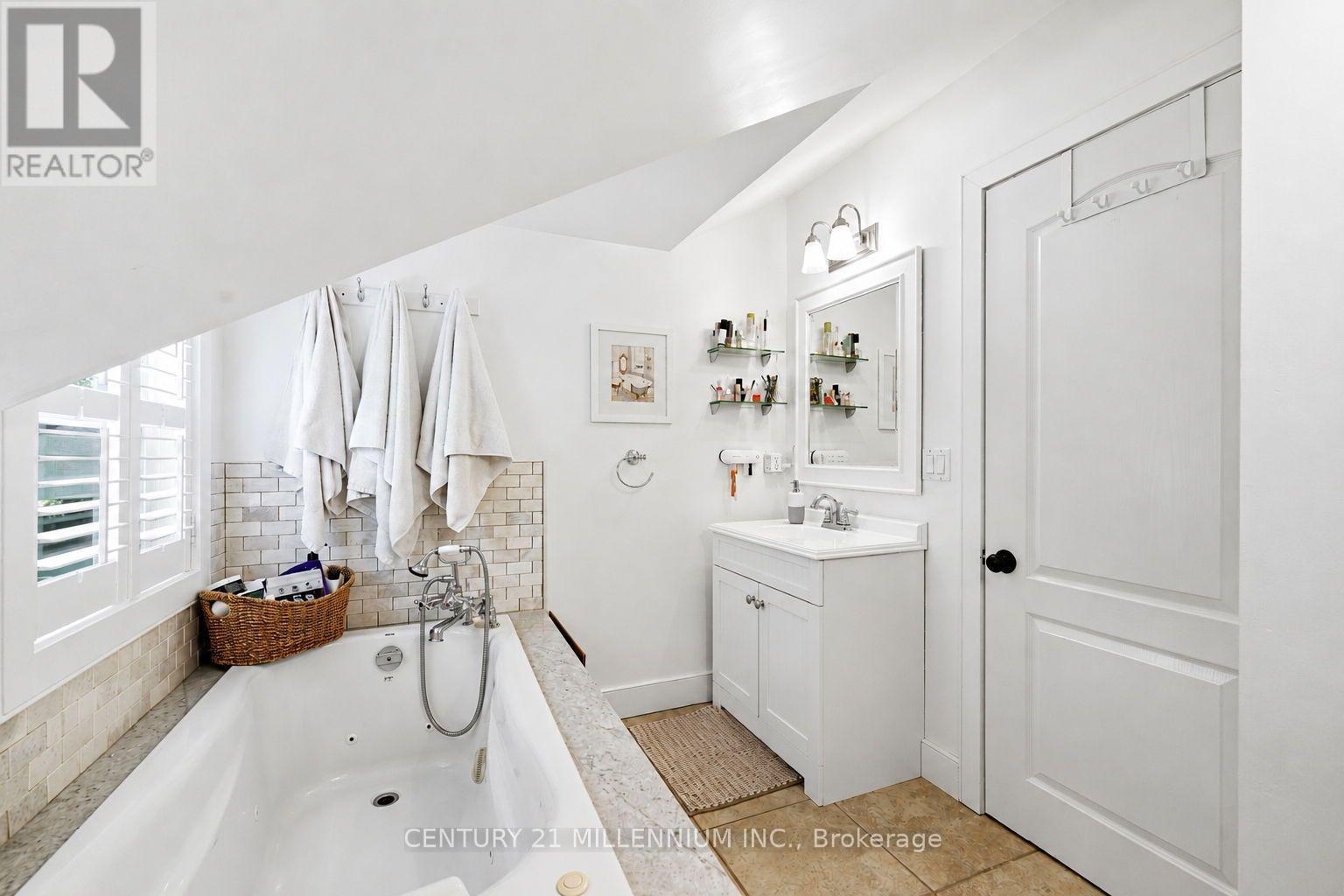 255 Macdonald Street, Caledon, Ontario  L7C 1L8 - Photo 30 - W13704094
