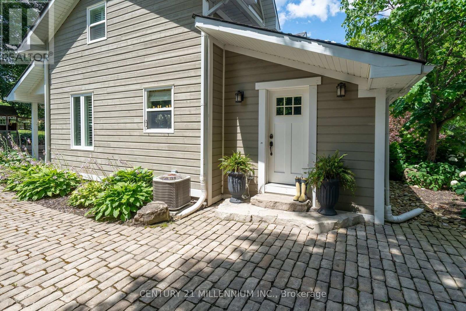 255 Macdonald Street, Caledon, Ontario  L7C 1L8 - Photo 33 - W13704094