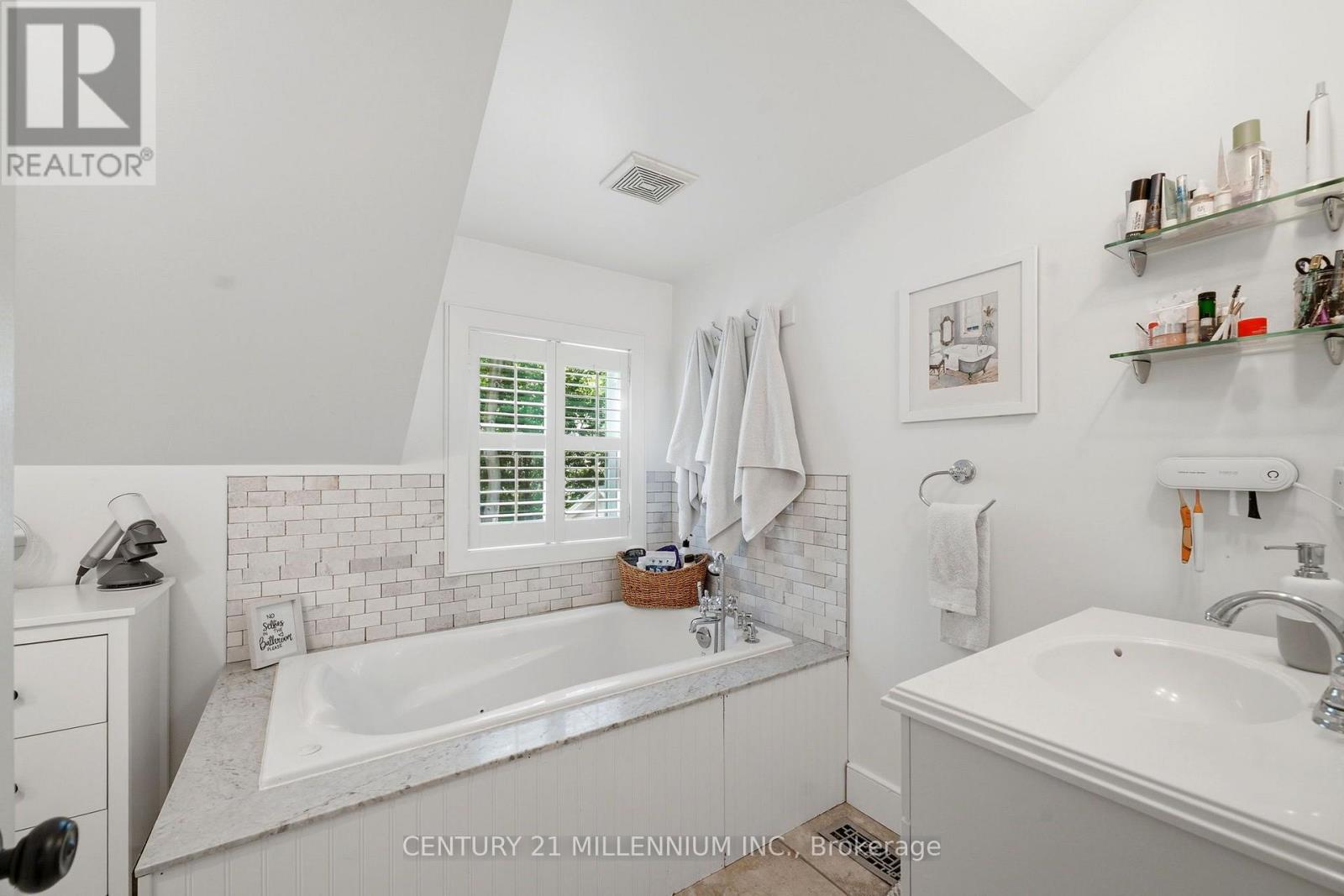 255 Macdonald Street, Caledon, Ontario  L7C 1L8 - Photo 24 - W13704094