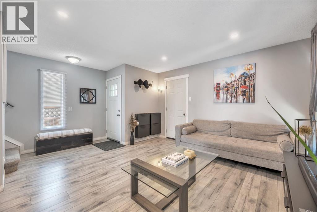 7 San Diego Manor Ne, Calgary, Alberta  T1Y 7A5 - Photo 3 - A2330039